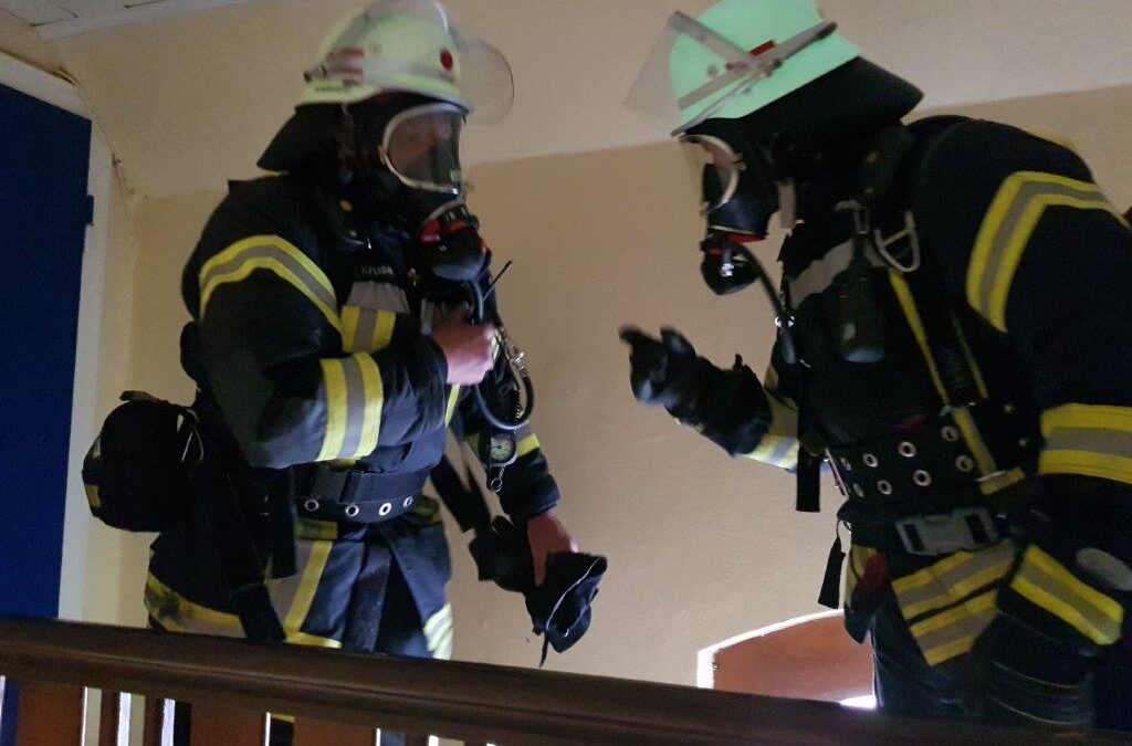 Feuerwehr Westercelle übt den Einsatz in einer Wohnung